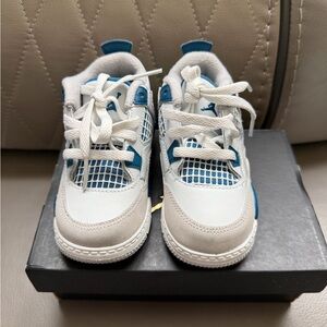 Jordan 4s - Military blue 7c